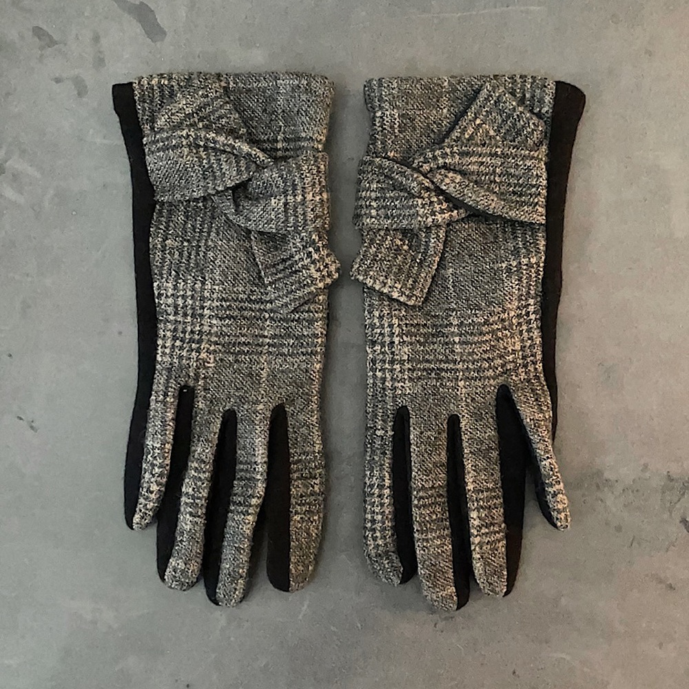 Gloves with warm fleese lining